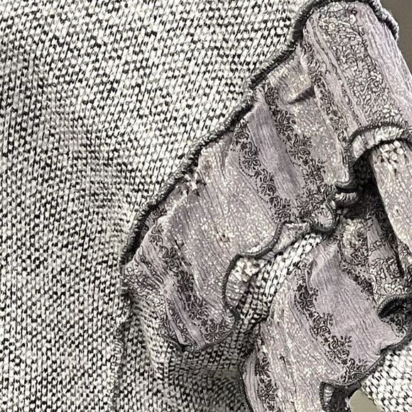 SUGARFOX Sweater Gray Pullover Ruffle Sleeves Reverse Seams NWOT - Picture 4 of 9